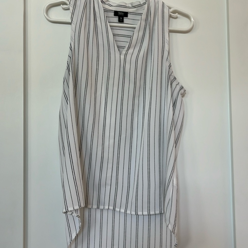 Sleeveless blouse